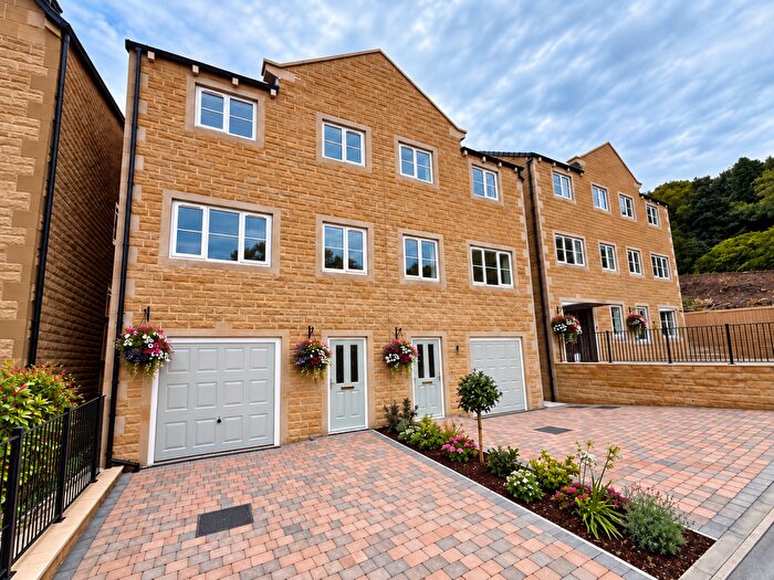 5 Bedroom Town House For Sale In Sycamore Grove, Eastburn, BD20