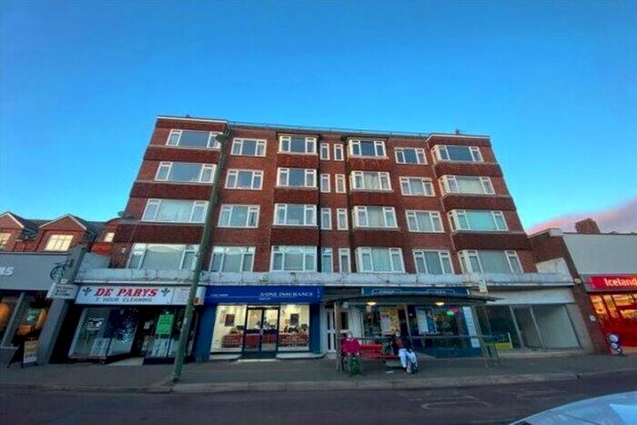 2 Bedroom Flat To Rent In Poole Road, Bournemouth, BH4