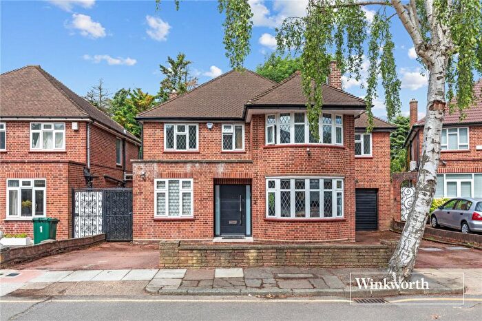 5 Bedroom Detached House For Sale In Kingswood Park, Finchley, London, N3