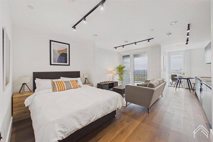 Studio To Rent In Waterway House, North Kensington London, NW10