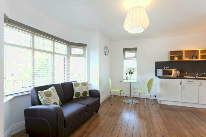 1 Bedroom Apartment To Rent In Musters Road, West Bridgford, NG2