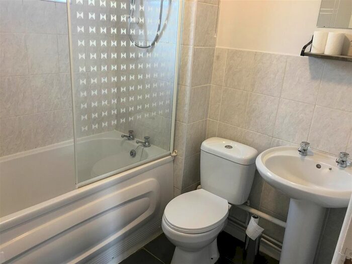 1 Bedroom Flat To Rent In Robin Court, Kidderminster, DY10