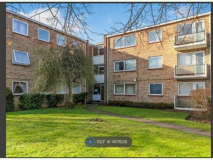 3 Bedroom Flat To Rent In Blenheim Road, Maidenhead, SL6