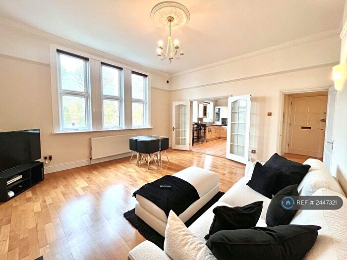 3 Bedroom Flat To Rent In Craneswater Apartments, Southsea, PO4