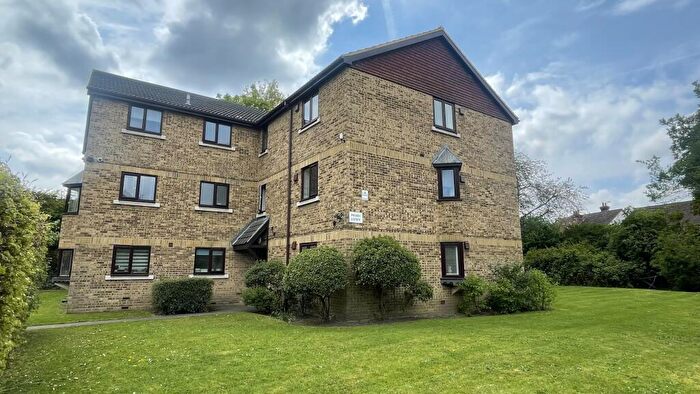 2 Bedroom Flat To Rent In Beta Road, Woking, GU22