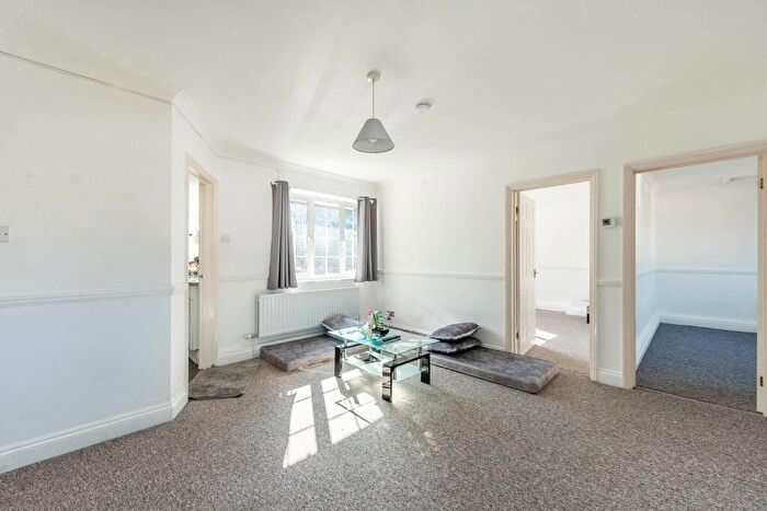 2 Bedroom Maisonette To Rent In Goldsmith Lane, Colindale, London, NW9