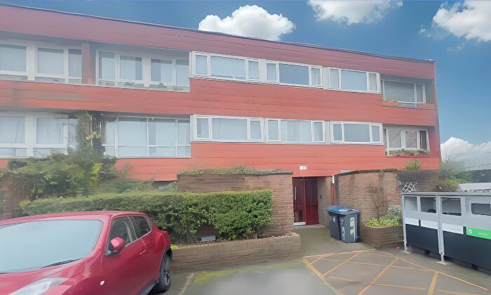 1 Bedroom Flat To Rent In Farnham Gardens, London, SW20