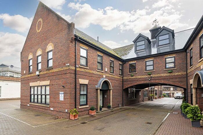 2 Bedroom Flat To Rent In Mount Mews, Hampton, TW12