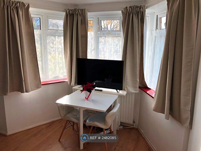Studio To Rent In Oakley House, London, W5