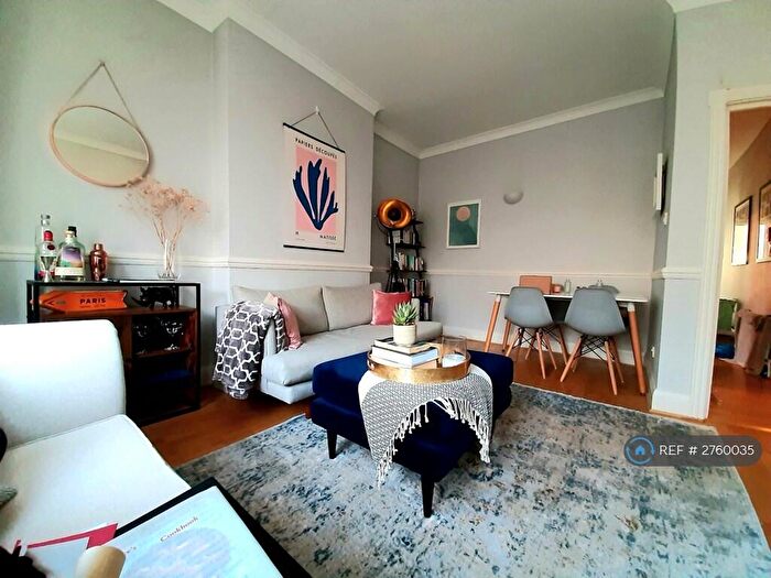 2 Bedroom Flat To Rent In Barry Road, London, SE22