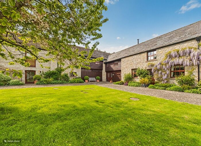 3 Bedroom Barn Conversion For Sale In Bineham Court, Knole, TA10