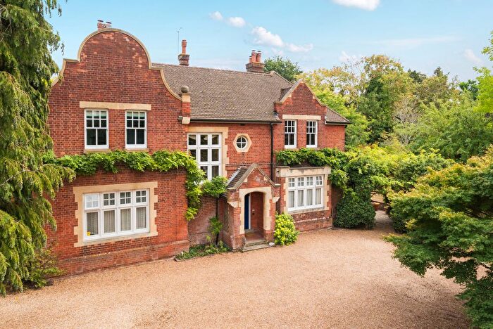 5 Bedroom Detached House For Sale In Mayfield Road, Weybridge, KT13