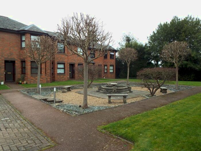 2 Bedroom Flat To Rent In Park Gate, Burnham, SL1