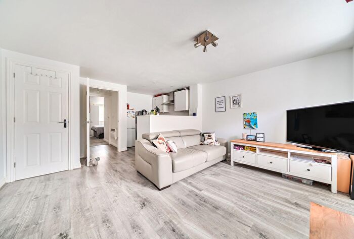 1 Bedroom Flat For Sale In Dougall Close, Tunbridge Wells, Kent, TN2