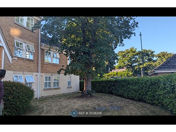 2 Bedroom Flat To Rent In Hurworth Avenue, Slough, SL3