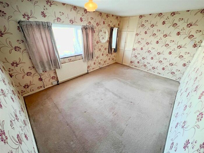 2 Bedroom Semi-Detached House For Sale In Greenfield Lane, Balby, Doncaster, DN4