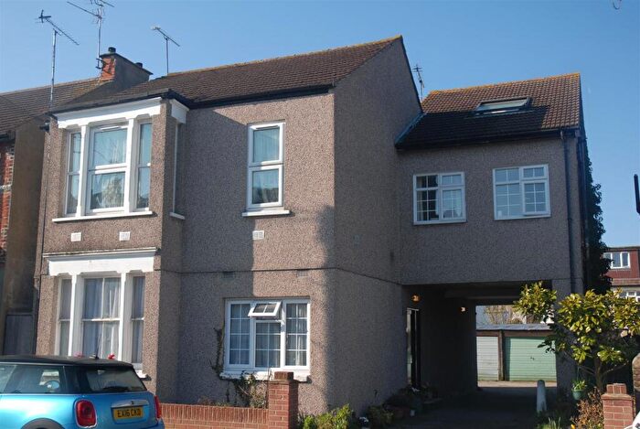 1 Bedroom Flat To Rent In Cliffsea Grove, Leigh-On-Sea, SS9