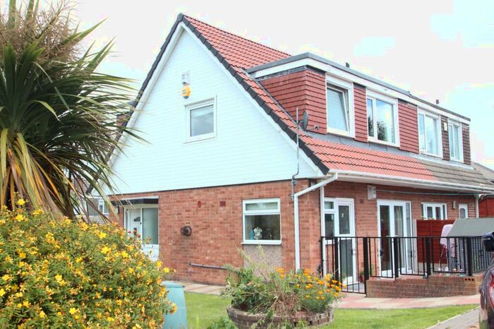 3 Bedroom House To Rent In Primley Park Drive, Leeds, West Yorkshire, LS17