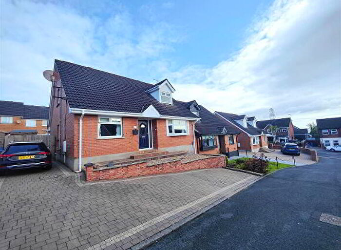 4 Bedroom Semi-detached Bungalows For Sale In Lyndhurst Place, Belfast, BT13