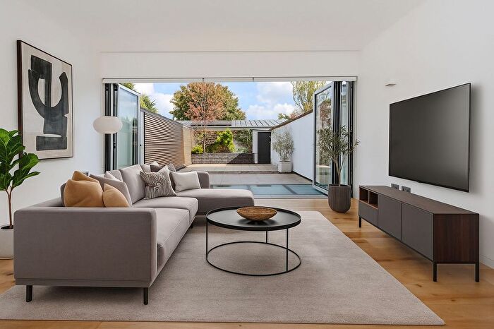 4 Bedroom Terraced House To Rent In Pangbourne Avenue, North Kensington, W10