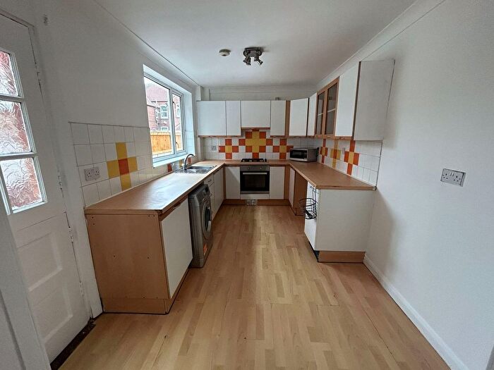 3 Bedroom Terraced House For Sale In Royston Avenue, Doncaster, DN5