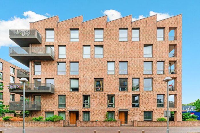 1 Bedroom Flat For Sale In Isambard Court, Brentford, TW8