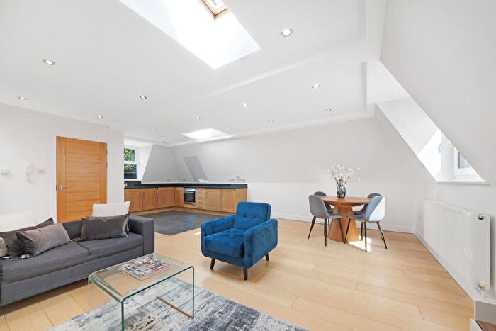 2 Bedroom Flat For Sale In Clemence Street, Limehouse, London, E14