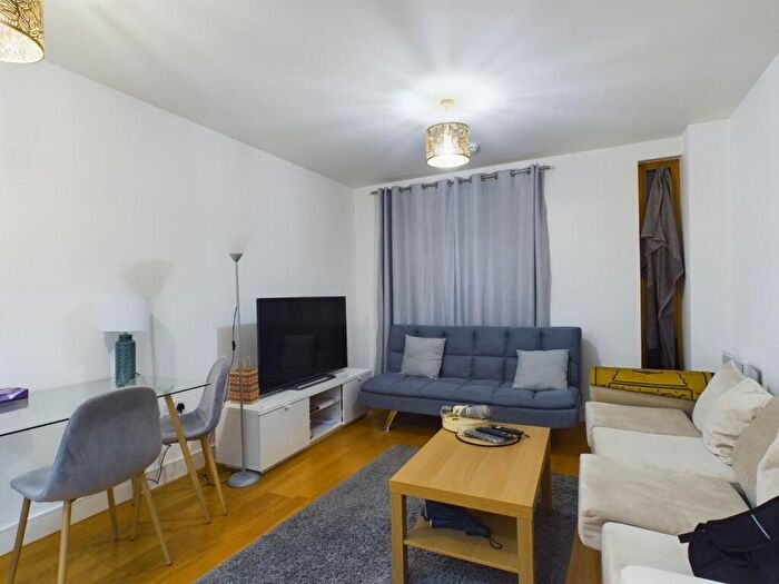 1 Bedroom Flat For Sale In Dock Head Road, Chatham, ME4