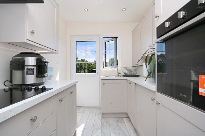 2 Bedroom Apartment To Rent In Surbiton, KT6