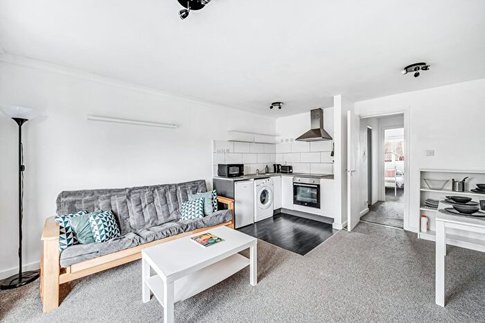 1 Bedroom Flat To Rent In Cotton Avenue, Acton, W3