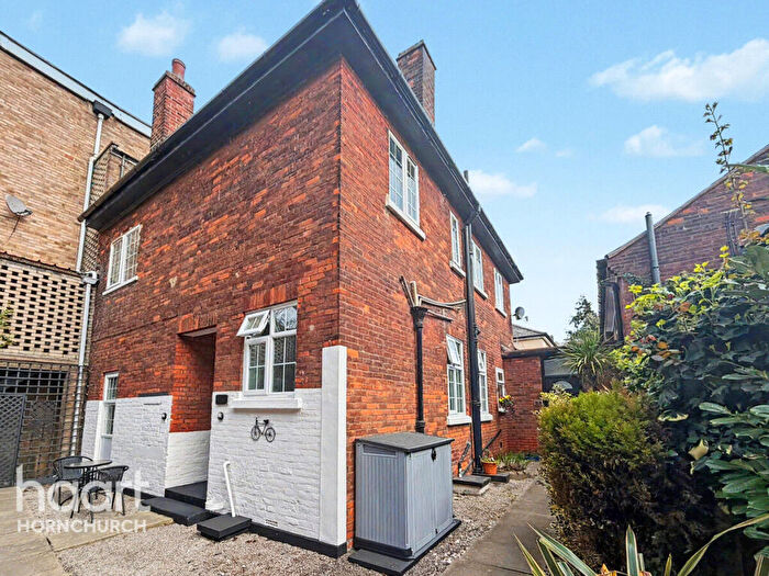 2 Bedroom Apartment To Rent In Wood Lane, Hornchurch, RM12