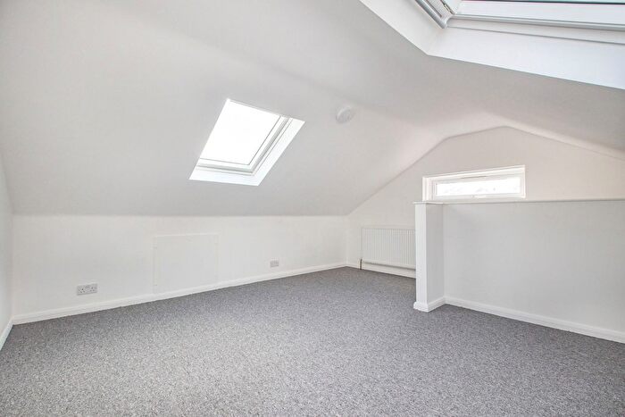 2 Bedroom Flat To Rent In Lakedale Road, London, SE18