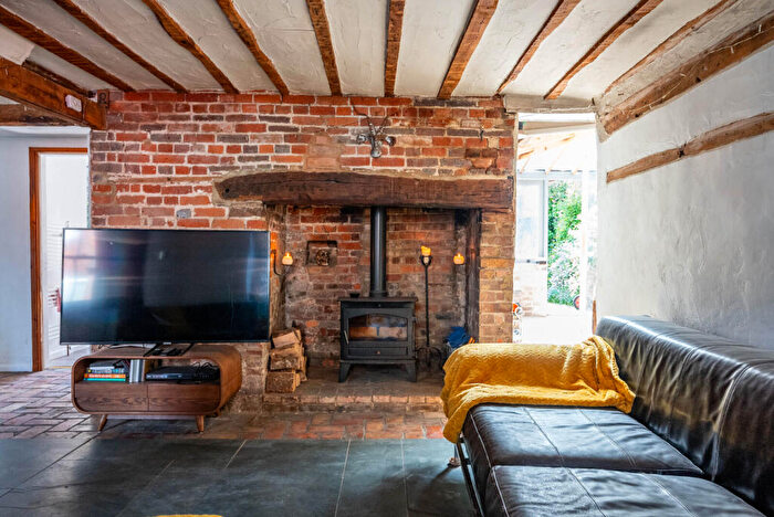 3 Bedroom End Of Terrace House For Sale In High Street, Markyate, St. Albans, Hertfordshire, AL3