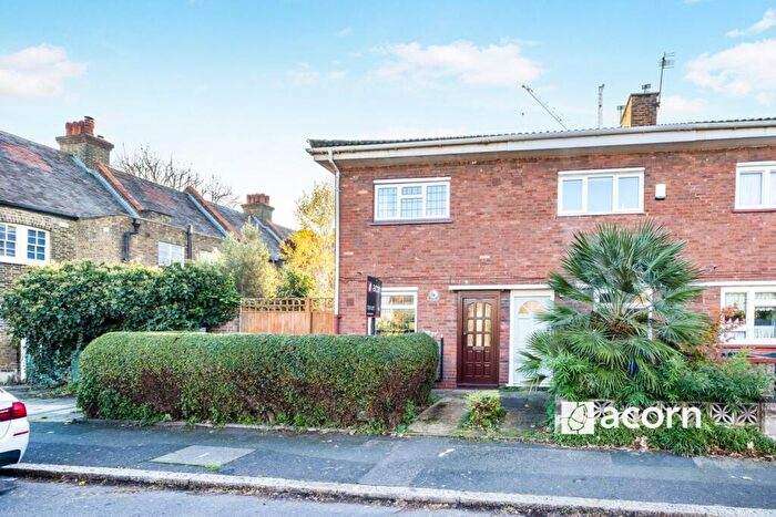 2 Bedroom Semi Detached House To Rent In Sondes Street London, SE17