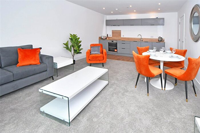 3 Bedroom Flat To Rent In Queens Garden, The Ironmarket, Newcastle Under Lyme, Staffordshire, ST5