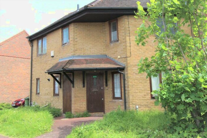 4 Bedroom End Of Terrace House For Sale In Chestnut Close, London, SE6