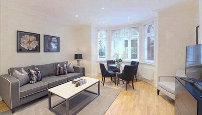 2 Bedroom Flat To Rent In Hamlet Gardens, Ravenscourt Park, London, W6