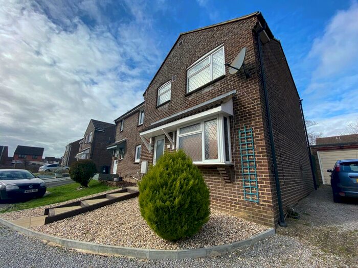 3 Bedroom Semi-Detached House To Rent In Castlefield, West Swindon, SN5