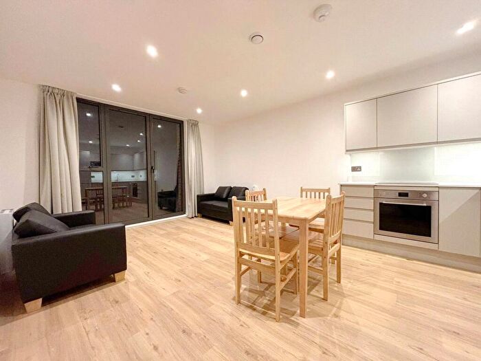 2 Bedroom Flat To Rent In Farnborough Road, Farnborough, Hampshire, GU14