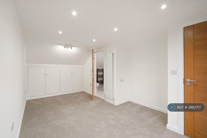 2 Bedroom Flat To Rent In Soames St, London, SE15