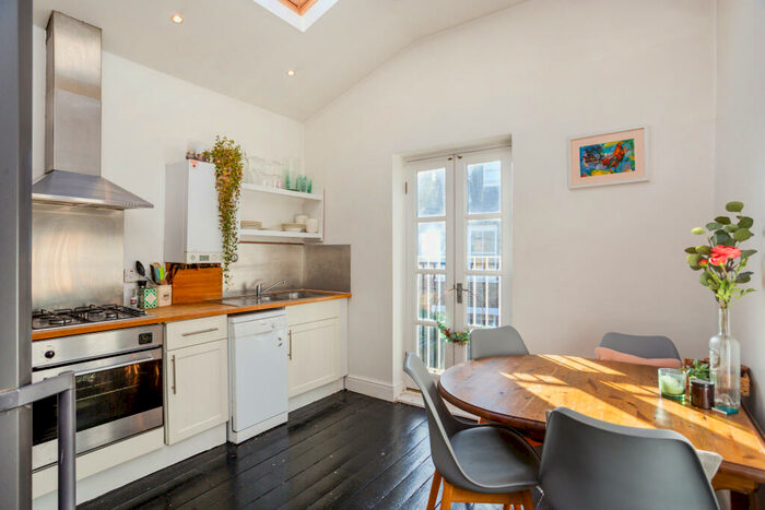 2 Bedroom Flat To Rent In Dagnan Road, SW12