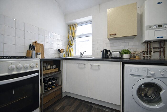 2 Bedroom Flat To Rent In Splott Road, Cardiff, CF24