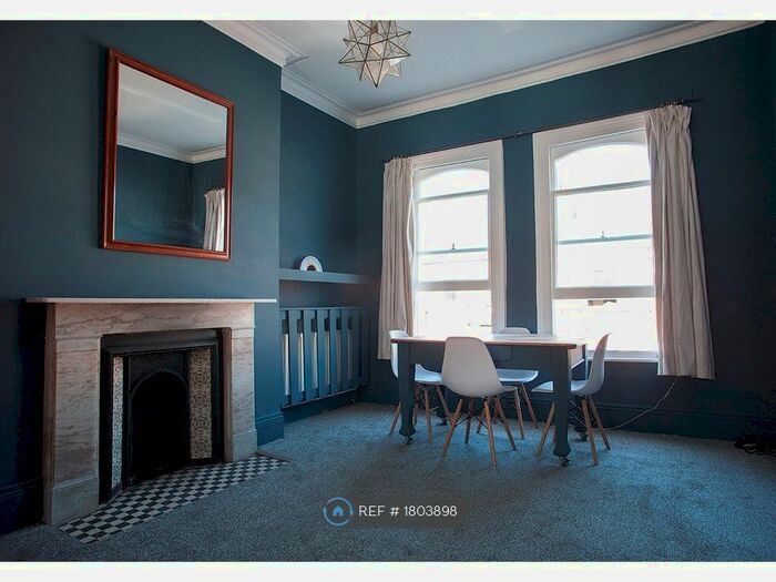 3 Bedroom Flat To Rent In Dafforne Road, London, SW17