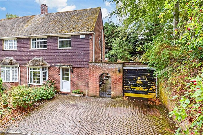 3 Bedroom Semi-Detached House For Sale In The Coppice, Aylesford, Kent, ME20