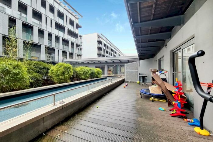 2 Bedroom Flat To Rent In Royal Carriage Mews, Woolwich, London, SE18