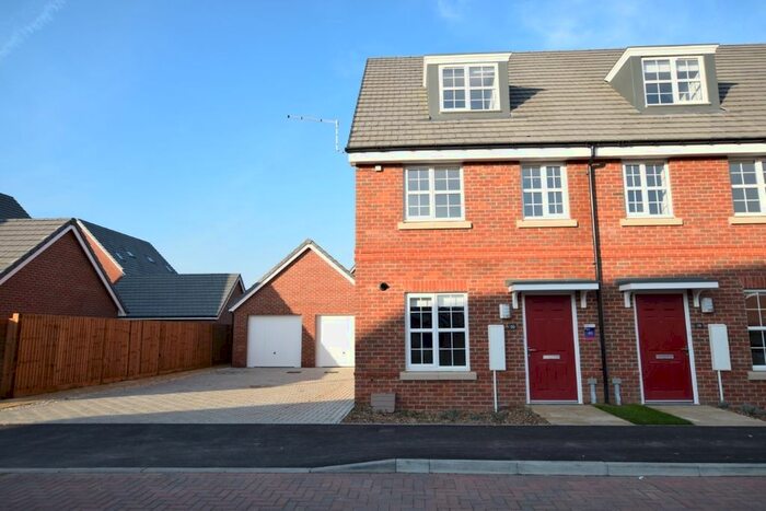 3 Bedroom Detached House To Rent In Hayes Drive, Three Mile Cross, Reading, Berkshire, RG7