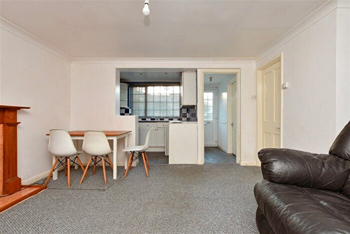 2 Bedroom Flat For Sale In West Cliff Road, Ramsgate, Kent, CT11