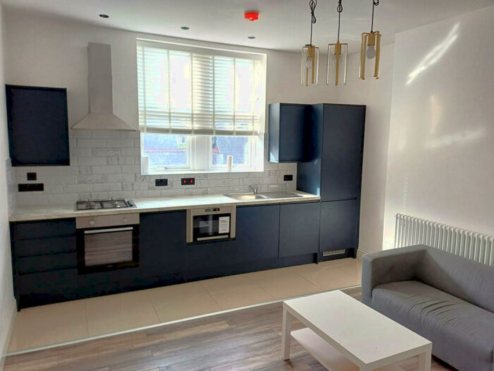 2 Bedroom Apartment To Rent In Shaw Lane, Leeds, West Yorkshire, LS6