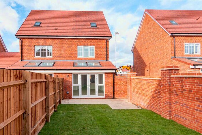 3 Bedroom Semi-Detached House To Rent In Rivers Edge, Warrington, WA1