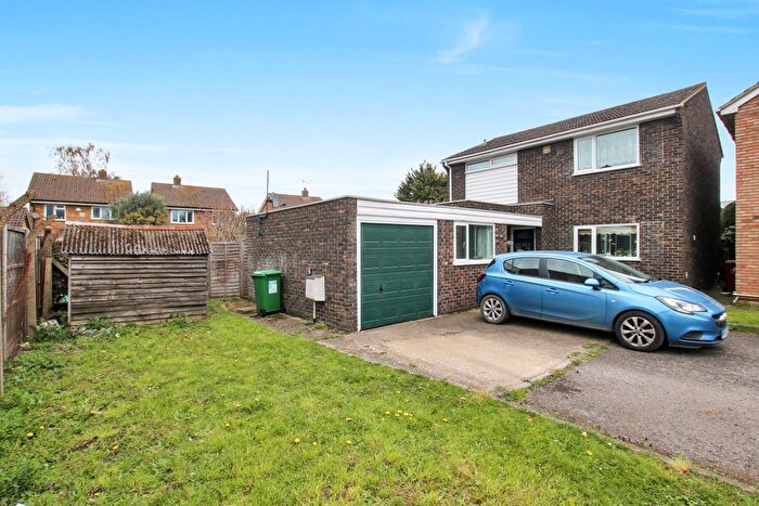 4 Bedroom Detached House For Sale In Sherborne Close, Colnbrook, Slough, SL3